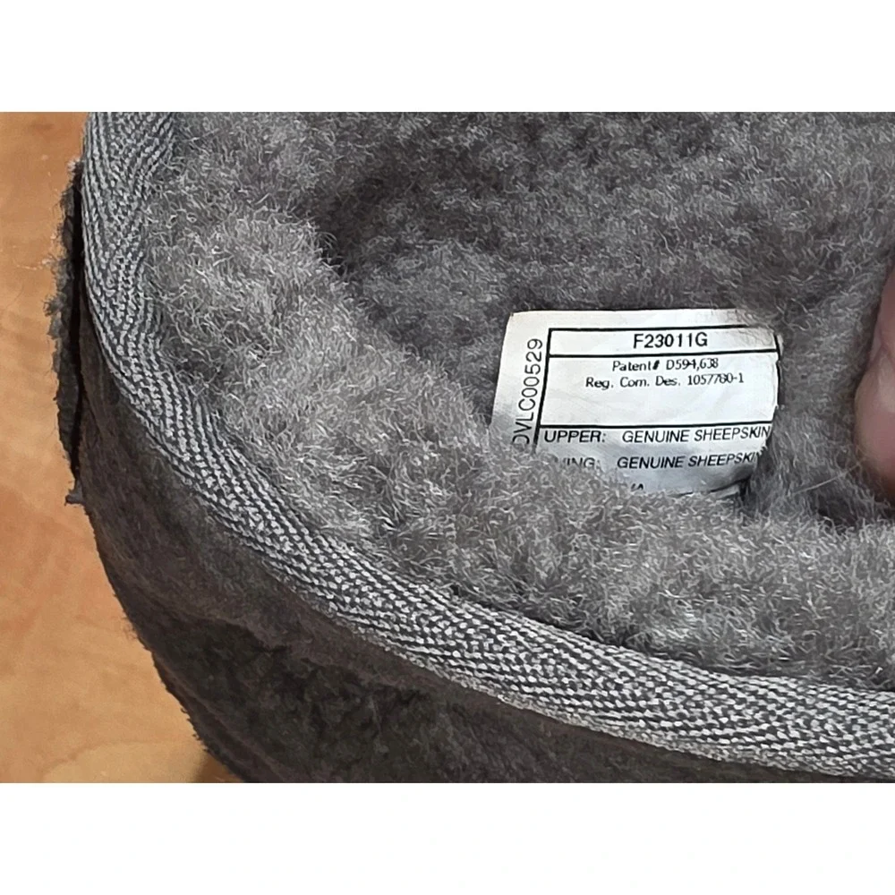 UGG Australia Classic Short II Grey Suede Sheepskin Boots Women Size 8 5825